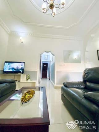 Appartement Meuble 3Ch Yaounde Omnisport - Tigson المظهر الخارجي الصورة